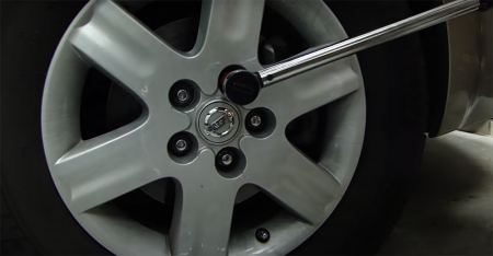 9 Ways to Tighten Lug Nuts Without Torque Wrench - TorqueWrenchGuide