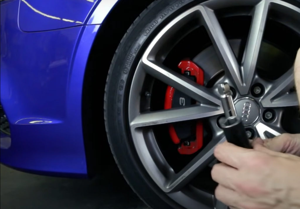 Can You Use a Torque Wrench to Loosen Bolts? TorqueWrenchGuide